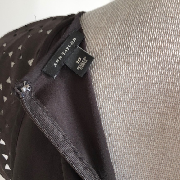 Cute Ann Taylor lasercut blouse - Picture 4 of 4